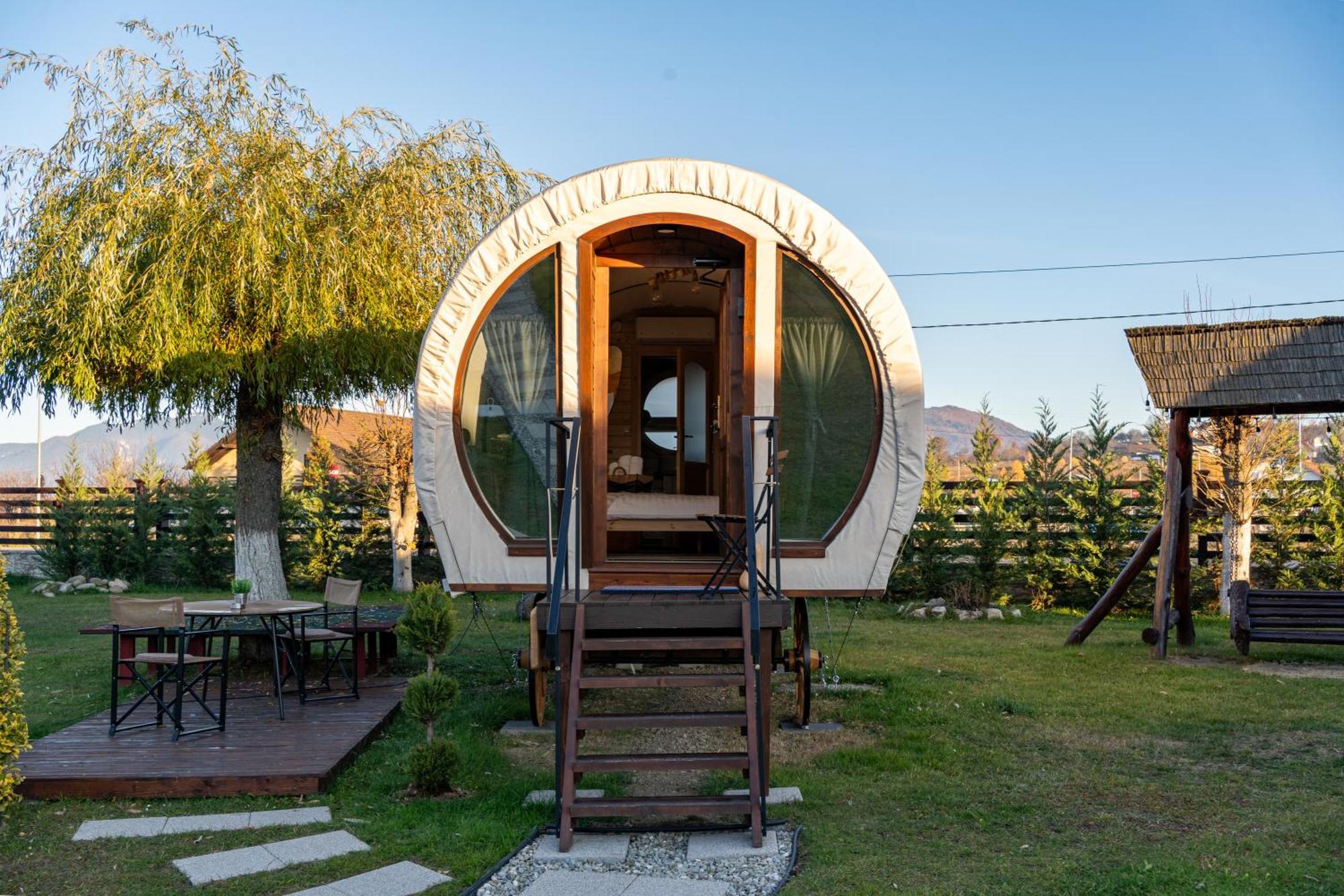 Glamp In Style Pods Resort Bran  Exteriér fotografie