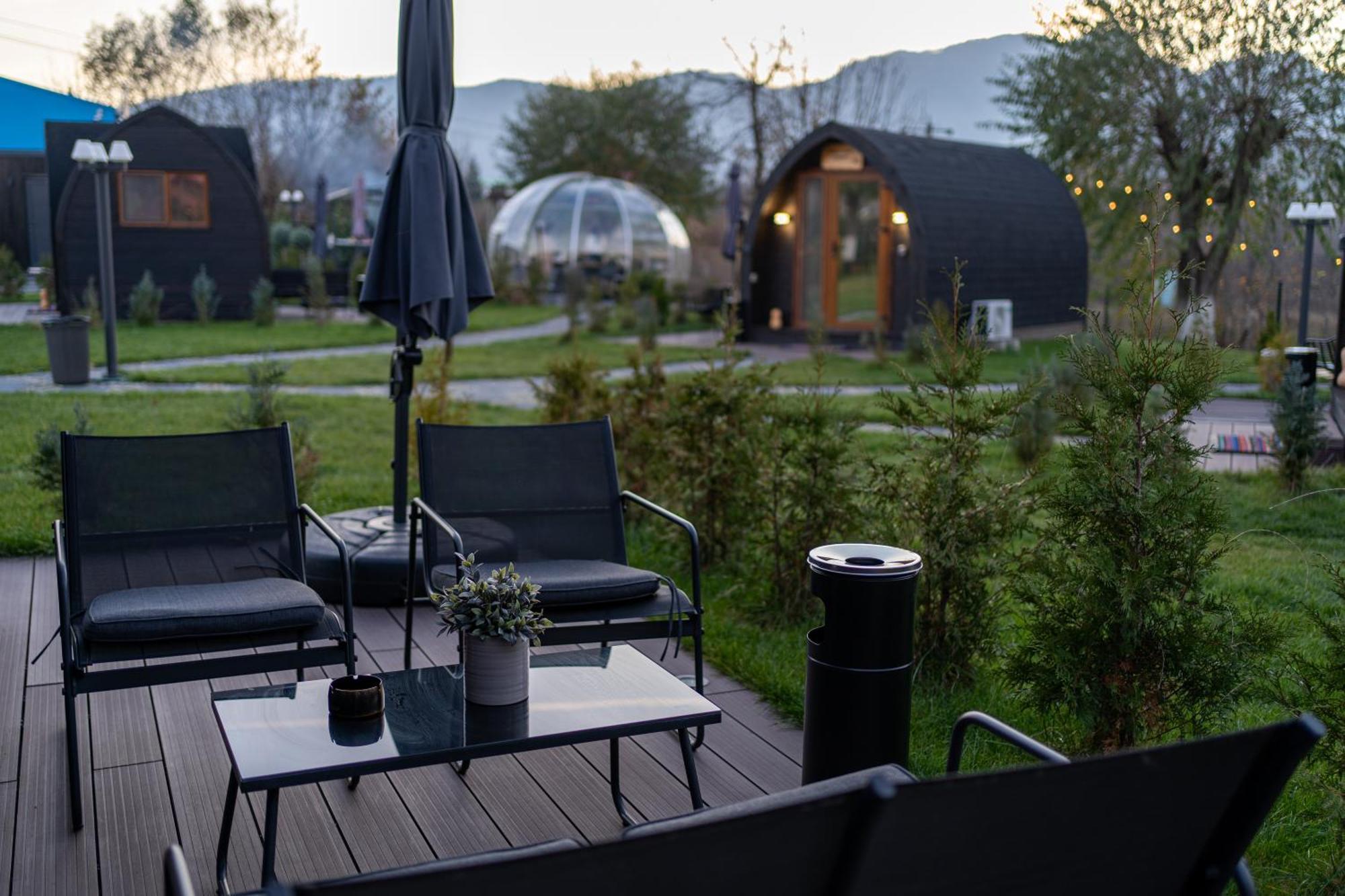 Glamp In Style Pods Resort Bran  Exteriér fotografie