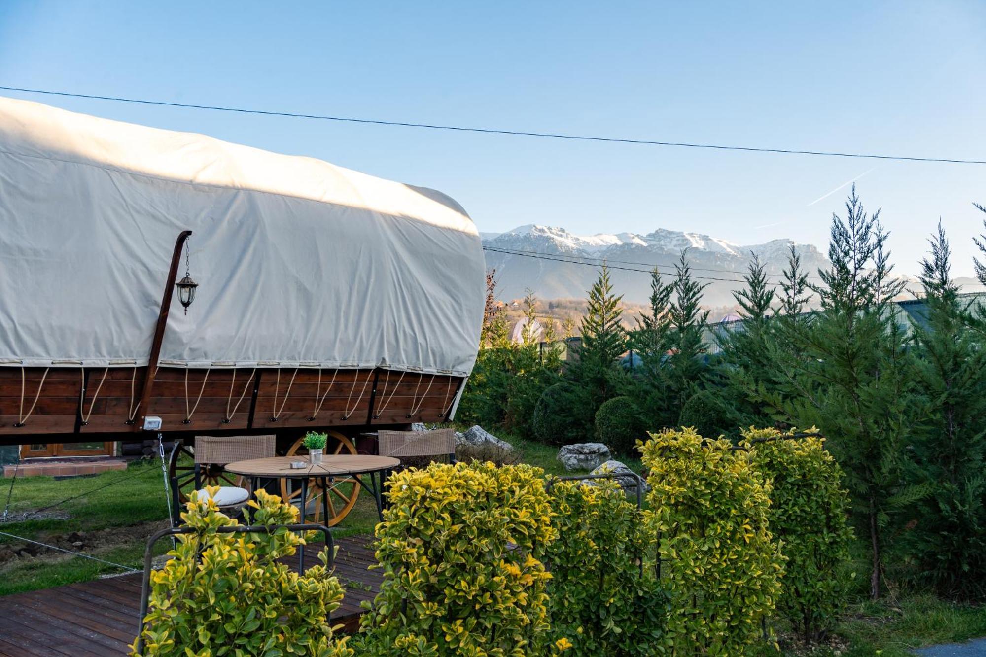 Glamp In Style Pods Resort Bran  Exteriér fotografie