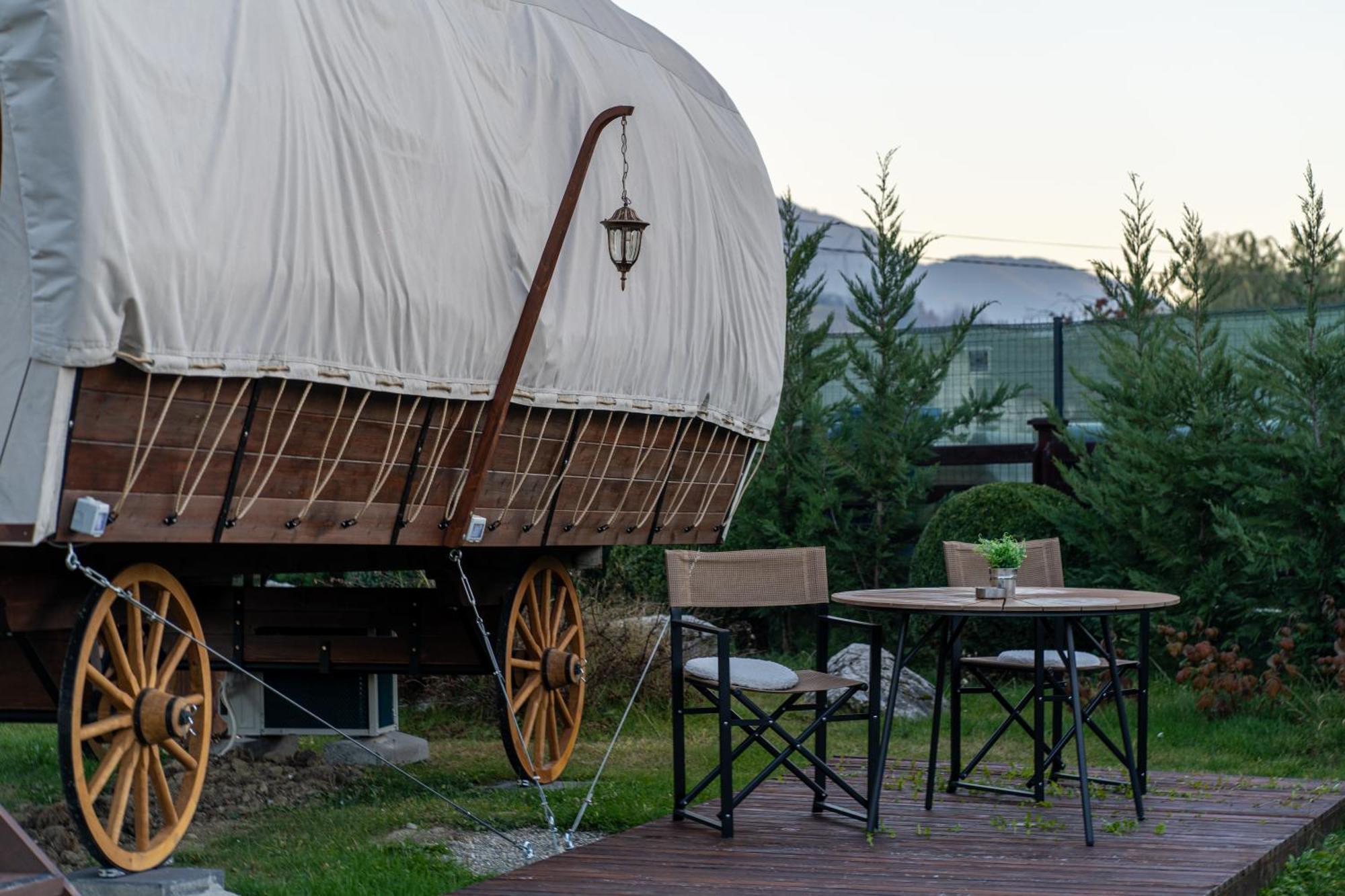 Glamp In Style Pods Resort Bran  Exteriér fotografie